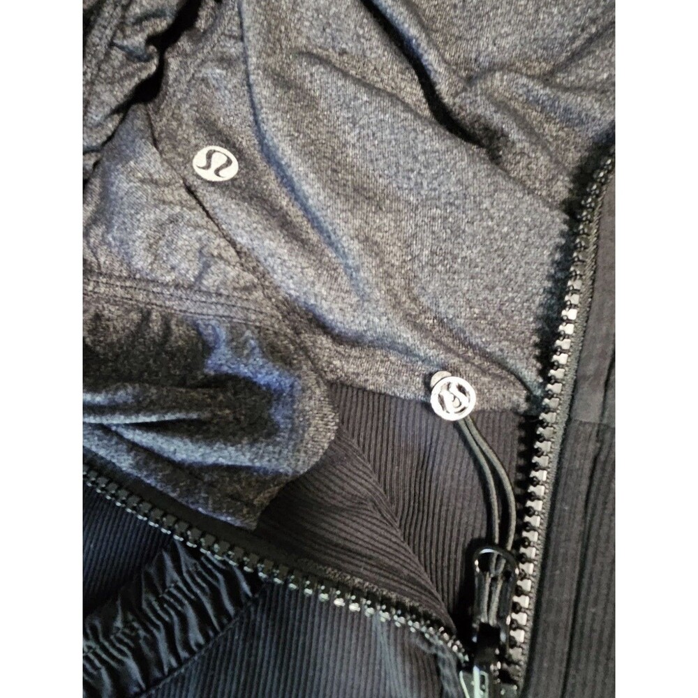 Lululemon Reversible Jacket Women 6 Black Gray Hooded Dance Yoga Zip Up - Picture 6 of 15